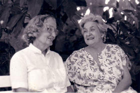 Fina y Bella García-Marruz, en una imagen de 1989. Fina y Bella García-Marruz, en una imagen de 1989.