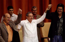 Miguel Barnet, Raúl Castro y Abel Prieto, en la clausura del VII Congreso de la UNEAC