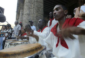 Músicos durante un espectáculo en La Habana