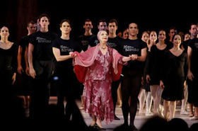 Alicia Alonso con el cuerpo de baile del BNC en la última edición del Festival de La Habana