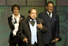 Cachao tras recibir el Premio Casandra Internacional