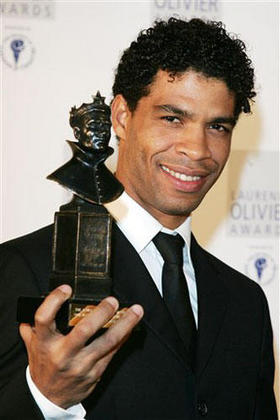 El bailarín Carlos Acosta, durante la entrega de los Premios Laurence Olivier. (AP) El bailarín Carlos Acosta, durante la entrega de los Premios Laurence Olivier