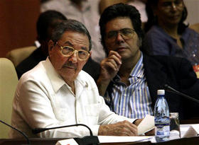 Raúl Castro y Abel Prieto durante la inauguración del VII Congreso de la UNEAC