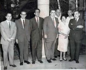Mario Parajón junto a varios integrantes del grupo Orígenes.