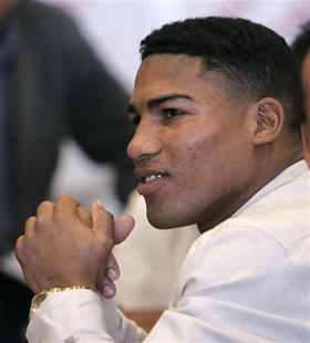 El boxeador Yuriorkis Gamboa fue contratado por la empresa Arena Box Promotion. (AP).