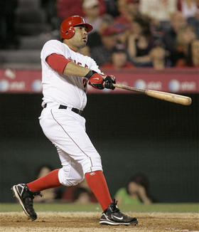 Kendry Morales, durante un juego con los Ángeles de los Ángeles