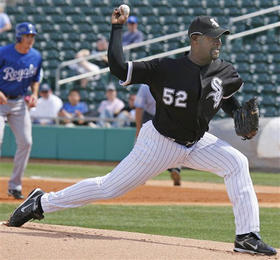 El pitcher José Ariel Contreras, durante un juego a principios de este año. (AP)