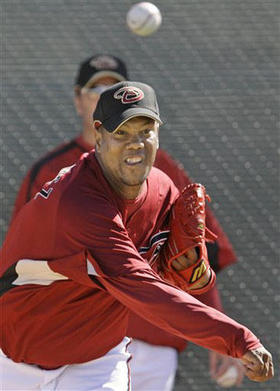 Liván Hernández entrena con los Diamondbacks de Arizona en el Tucson Electric Park