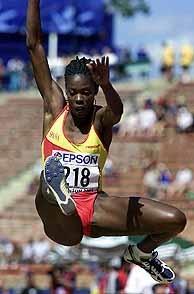 Niurka Montalvo en el Campeonato del Mundo de Edmonton 2001