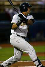 Kendry Morales, durante un juego con el Salt Lake.