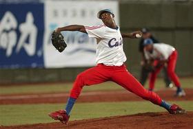 El pitcher Aroldis Chapman, mejor zurdo de la recién concluida Copa Mundial, encabeza la selección de Holguín. (AP) El pitcher Aroldis Chapman, mejor zurdo de la recién concluida Copa Mundial, encabeza la selección de Holguín. (AP)