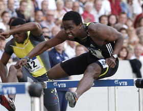 Dayron Robles (derecha) y el estadounidense David Payne. (AP) Dayron Robles