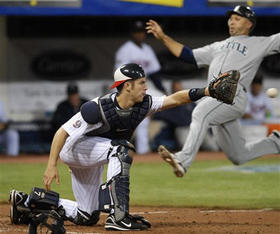 Raúl Ibáñez, durante el juego de los Marineros contra los Mellizos. (AP) Raúl Ibáñez, durante el juego de los Marineros contra los Mellizos