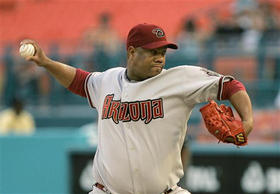 El pitcher Liván Hernández, durante el juego de los Diamondbacks contra los Marlins. (AP) El pitcher Liván Hernández, durante el juego de los Diamondbacks contra los Marlins