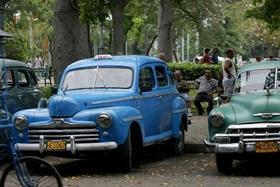 Boteros en el Parque de La Fraternidad, en La Habana