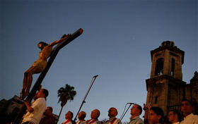 Una de las pocas procesiones permitidas en la Isla en Semana Santa