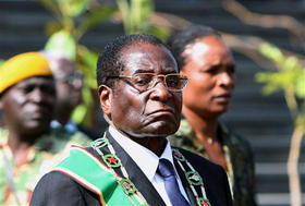 El dictador zimbabuense, Robert Mugabe, en la conmemoración  del 'día de los héroes'