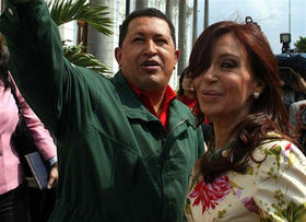 Hugo Chávez, durante la visita a Venezuela de la primera dama argentina, Cristina Kirchner