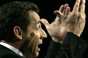 El candidato conservador francés Nicolás Sarkozy, durante un acto de campaña. (AP) El candidato conservador francés Nicolás Sarkozy, durante un acto de campaña. (AP)