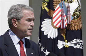 El presidente norteamericano, George W. Bush, durante una intervención sobre el colapso de un puente en Minneapolis