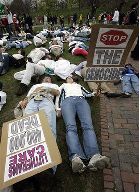 Protesta contra el genocidio en Darfur. (AP) Protesta contra el genocidio en Darfur