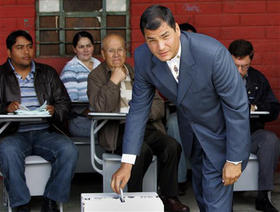 El presidente de Ecuador Rafael Correa, durante el referéndum para la Asamblea Constituyente