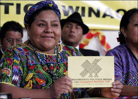 La dirigente indígena guatemalteca Rigoberta Menchú, durante el anuncio de su candidatura presidencial
