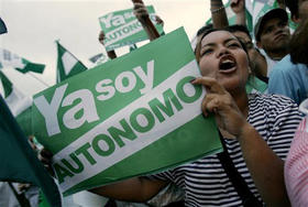 Manifestación a favor de la autonomía en Santa Cruz. (AP)