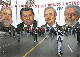 Cartel con gobernantes latinoamericanos, durante la IV Cumbre de las Américas de 2005 en Mar del Plata