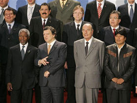 Jefes de Estado y Gobierno durante la IV Cumbre UE-América Latina y el Caribe. (AP) Jefes de Estado y Gobierno durante la IV Cumbre UE-América Latina y el Caribe