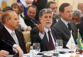 Los ministros brasileños Guido Mantega (Hacienda), Celso Amorim (Relaciones Exteriores) y Luiz Fernando Furlan (Industria y Comercio Exterior), en la 32ª Reunión del Mercosur