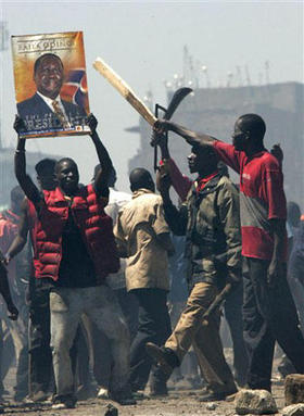 Seguidores del líder opositor Raila Odinga protestan en las calles. (AP) Disturbios en Kenia