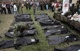 Cuerpos de los efectivos de las FARC muertos durante la acción del Ejército colombiano. (AP) Efectivos FARC muertos