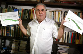 El líder de la Comisión Cubana de Derechos Humanos, Elizardo Sánchez, en una imagen de 2004. (AP)