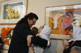 Abel Prieto junto a la argentina Hebe de Bonafini, activista de las Madres de la Plaza de Mayo