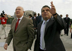 El canciller español Miguel Ángel Moratinos y su homólogo cubano, Felipe Pérez Roque