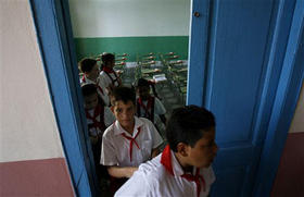 Primer día de clases en una escuela primaria de La Habana. (AP)