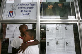 Llamado del gobierno al voto unido. (AP)