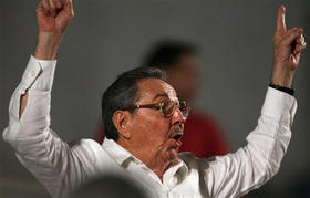 El presidente interino Raúl Castro, durante la clausura de Petrocaribe. (AP)