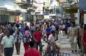 Una calle habanera, en plena jornada laboral