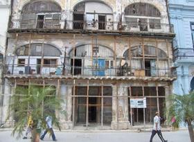 Edificio de la calle San Ignacio, en la Habana Vieja