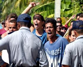 Ciudadanos protestan contra la Policía por un desalojo