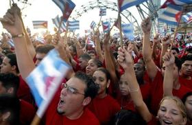 Trabajadores sociales y estudiantes, durante un acto convocado por Castro