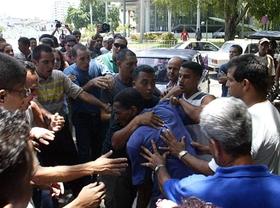 Acto de repudio en las calles de La Habana. (AP) Acto de repudio en las calles de La Habana