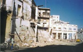 Derrumbe en la esquina de las calles Águila y Colón, en la Habana Vieja