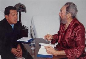 Hugo Chávez y Fidel Castro. (AP) Chávez y Castro