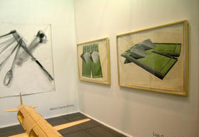 Obras de Kcho y Los Carpinteros en la muestra de la Galería Habana. Kcho y Lo Carpinteros