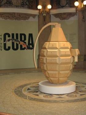 Obra de Los Carpinteros en la exposición Arte de Cuba