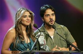 Lena y el cantante puertorriqueño Luis Fonsi en la presentación de las nominaciones. (AP) Lena