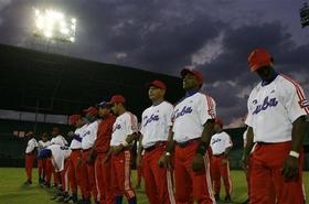 Miembros del equipo Cuba, antes de un encuentro amistoso con la selección de Nicaragua